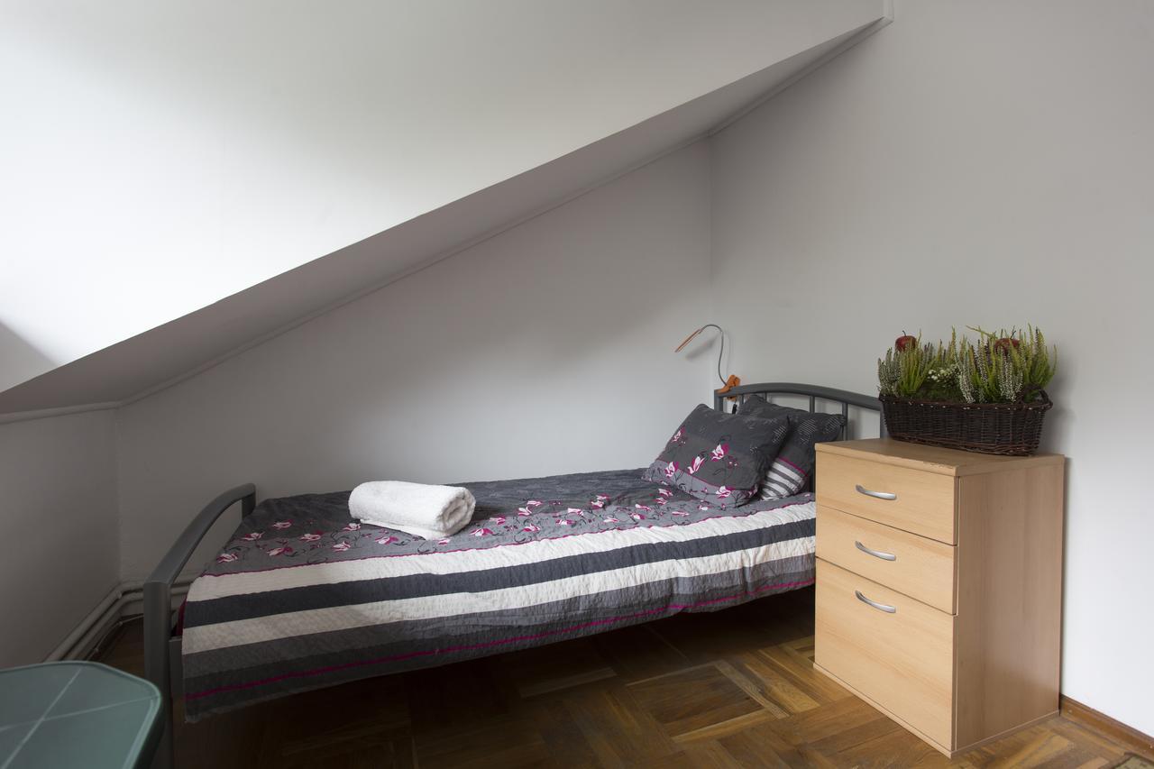 Rent0Nline Brwinow Rooms Exteriér fotografie